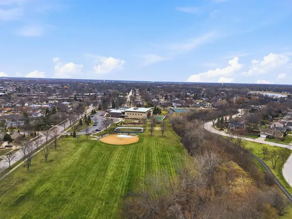 2126 E Waverly LN, Arlington Heights, IL 60004