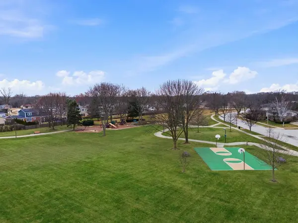 2126 E Waverly LN, Arlington Heights, IL 60004