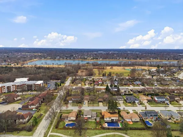 2126 E Waverly LN, Arlington Heights, IL 60004