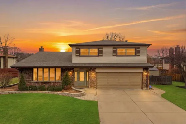 2126 E Waverly LN, Arlington Heights, IL 60004