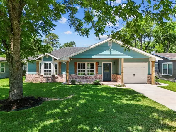 305 County Park DR, League City, TX 77573