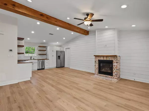 305 County Park DR, League City, TX 77573