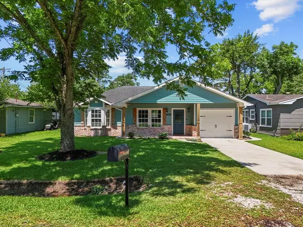 305 County Park DR, League City, TX 77573