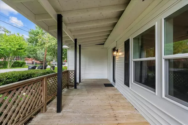 705 W Coombs ST, Alvin, TX 77511