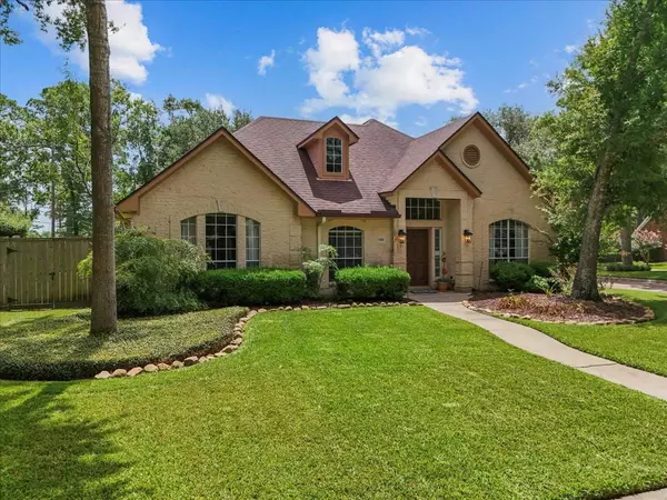 700 Sherwood Forest DR, Dickinson, TX 77539