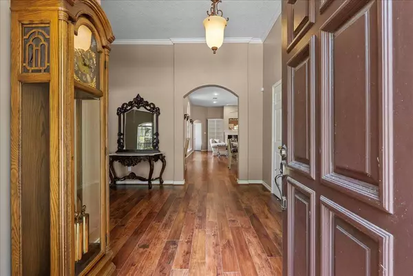 700 Sherwood Forest DR, Dickinson, TX 77539