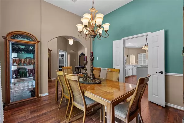 700 Sherwood Forest DR, Dickinson, TX 77539