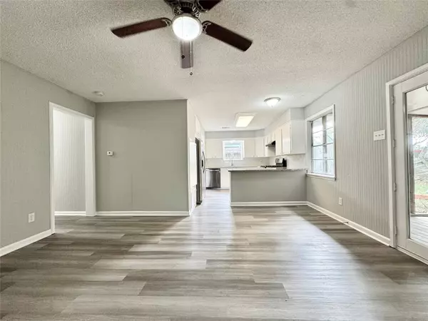 1302 Cypress ST, Alvin, TX 77511