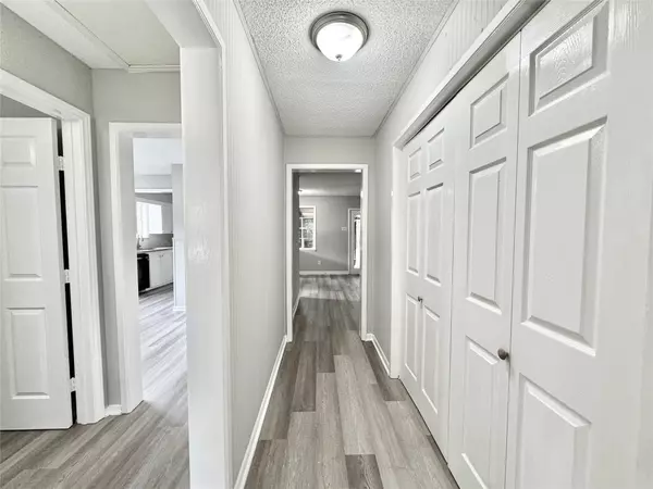 1302 Cypress ST, Alvin, TX 77511