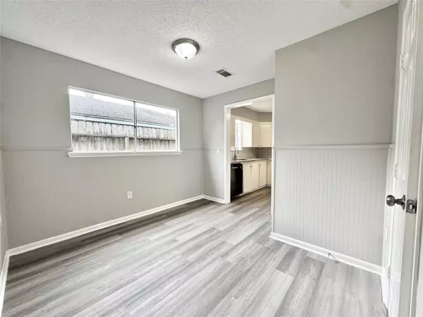 1302 Cypress ST, Alvin, TX 77511