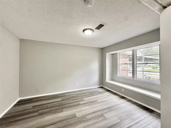 1302 Cypress ST, Alvin, TX 77511