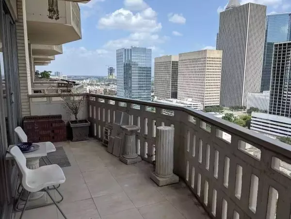 2016 Main ST #1809, Houston, TX 77002