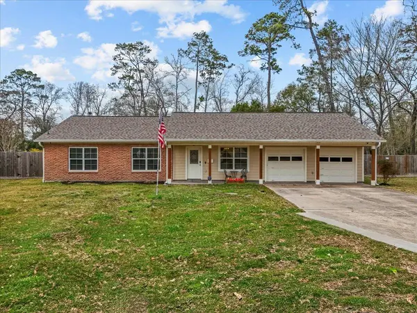 815 Rosewood DR, Dickinson, TX 77539