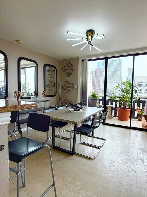 2016 MAIN STREET #1807, Houston, TX 77002