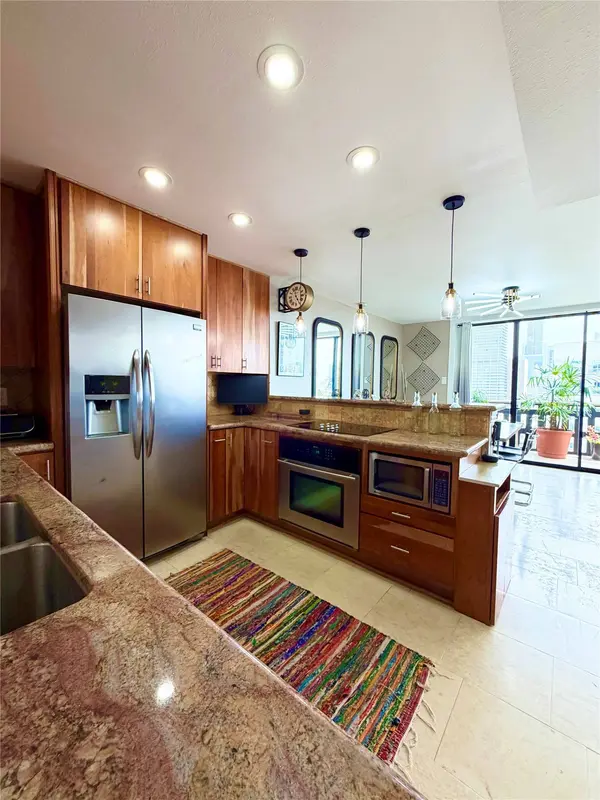 2016 MAIN STREET #1807, Houston, TX 77002