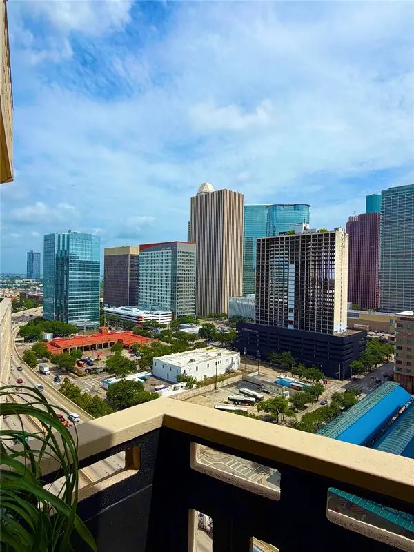 2016 MAIN STREET #1807, Houston, TX 77002