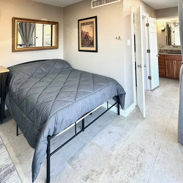 2016 MAIN STREET #1809, Houston, TX 77002