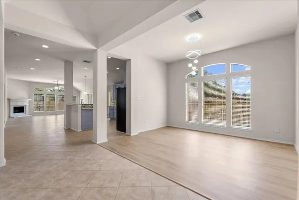 2805 Enchanted Lake DR, Pearland, TX 77584