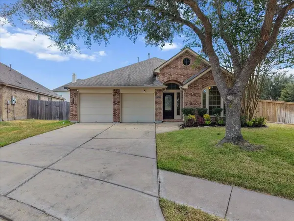 2805 Enchanted Lake DR, Pearland, TX 77584