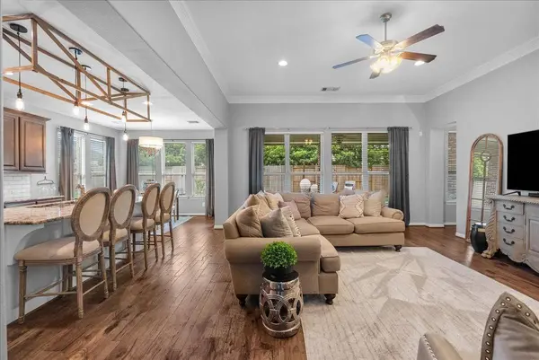 904 Cozy Hollow CT, Friendswood, TX 77546