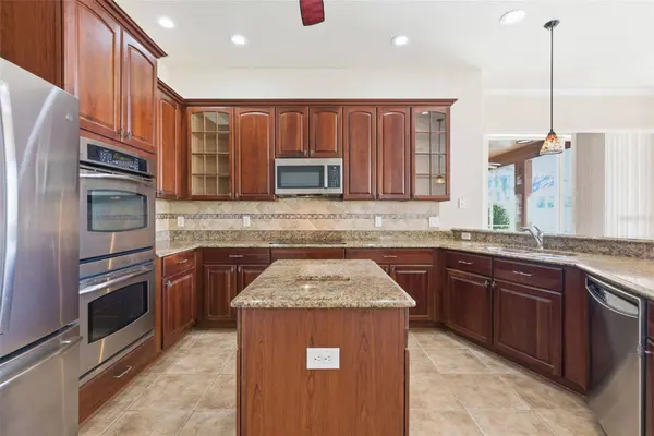 915 VISTA VERDE LN, Sun City Center, FL 33573