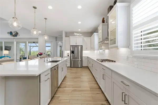 8245 GRANDE SHORES DR, Sarasota, FL 34240