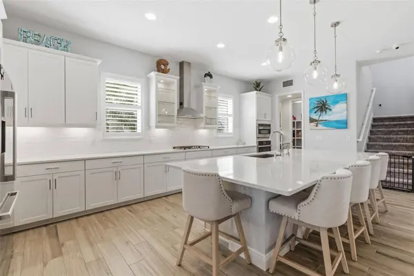 8245 GRANDE SHORES DR, Sarasota, FL 34240