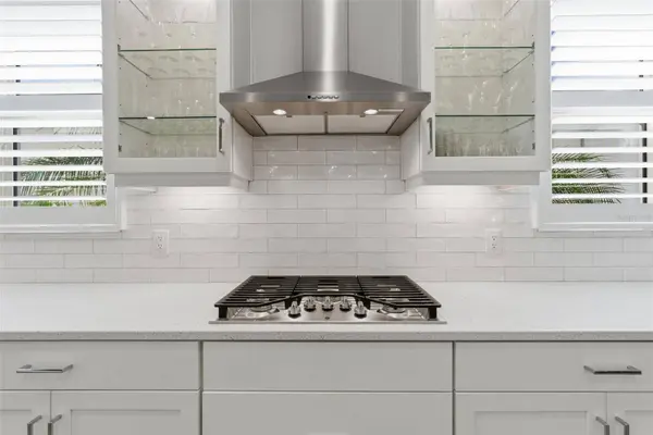 8245 GRANDE SHORES DR, Sarasota, FL 34240