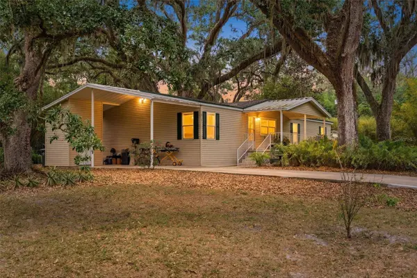 9101 WOOD TERRACE DR, Tampa, FL 33637