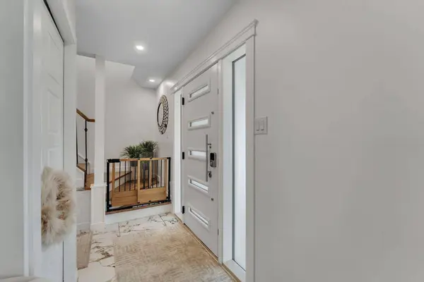316 Templeton CIR NE, Calgary, AB T1Y 3Z2