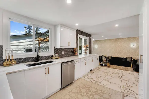 316 Templeton CIR NE, Calgary, AB T1Y 3Z2