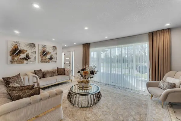316 Templeton CIR NE, Calgary, AB T1Y 3Z2