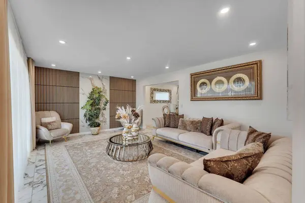 316 Templeton CIR NE, Calgary, AB T1Y 3Z2
