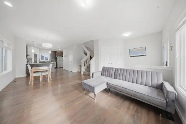 30 Evanscrest HTS NW, Calgary, AB T3P0S3