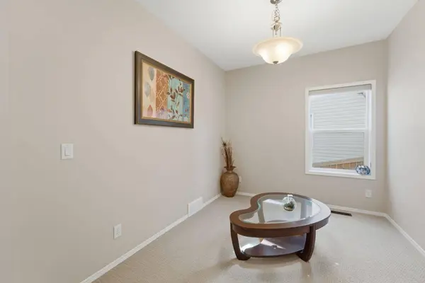 107 Everoak GN SW, Calgary, AB T2Y 0J6