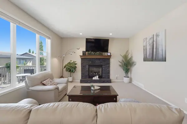 107 Everoak GN SW, Calgary, AB T2Y 0J6