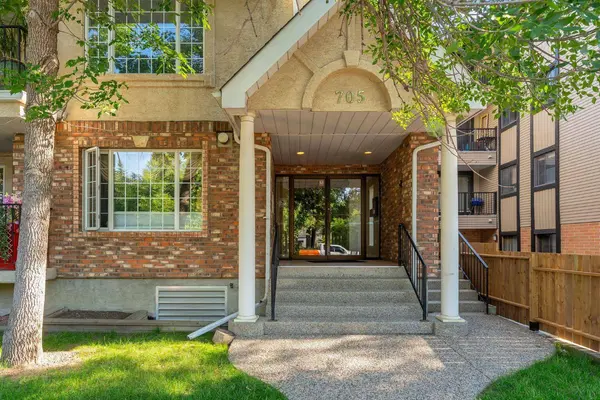 705 56 AVE SW #302, Calgary, AB T2V 0G9