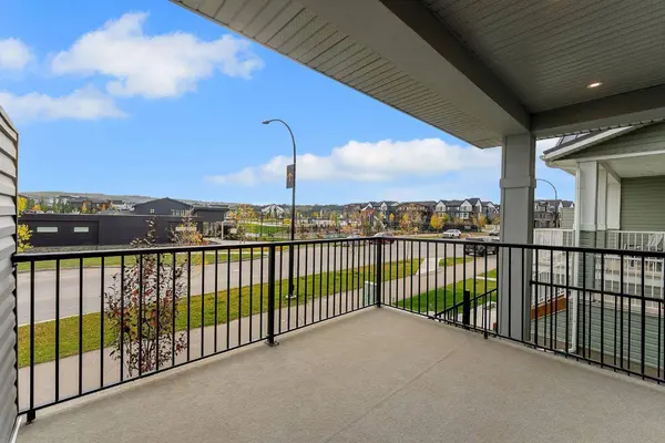 164 Rowmont BLVD NW, Calgary, AB T3L 0H3