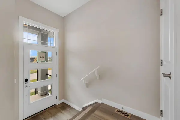 164 Rowmont BLVD NW, Calgary, AB T3L 0H3