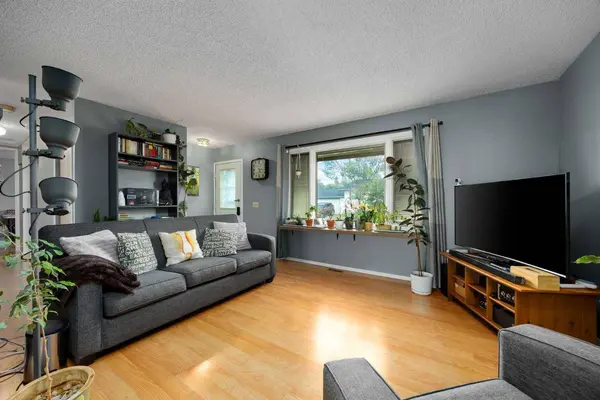 1403 Maitland DR NE, Calgary, AB T2A 5V2