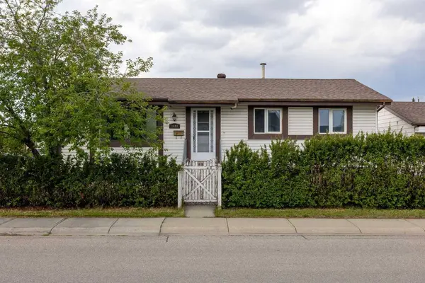 1403 Maitland DR NE, Calgary, AB T2A 5V2