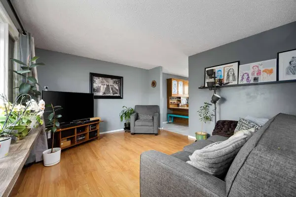 1403 Maitland DR NE, Calgary, AB T2A 5V2