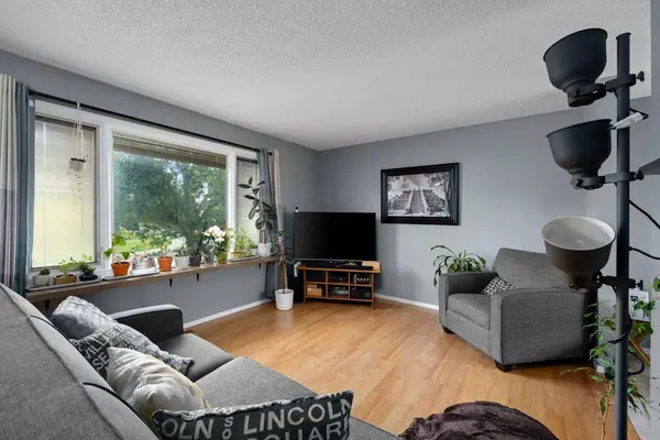 1403 Maitland DR NE, Calgary, AB T2A 5V2