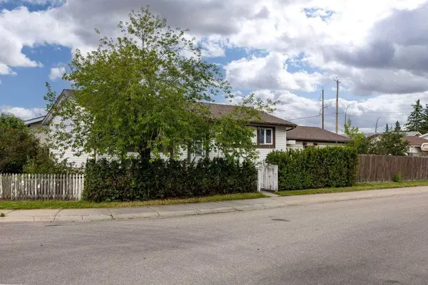 1403 Maitland DR NE, Calgary, AB T2A 5V2