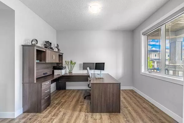 62 Cityspring MNR NE, Calgary, AB T3N1Z8