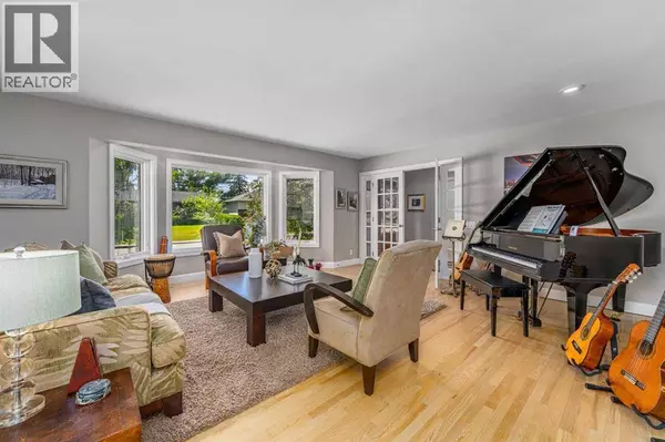 2604 11 Avenue NW, Calgary, AB T2N1H7