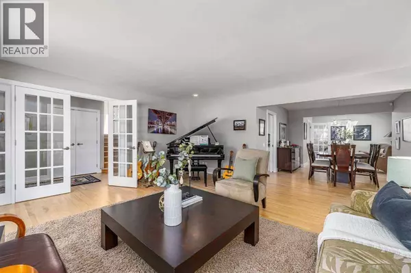 2604 11 Avenue NW, Calgary, AB T2N1H7