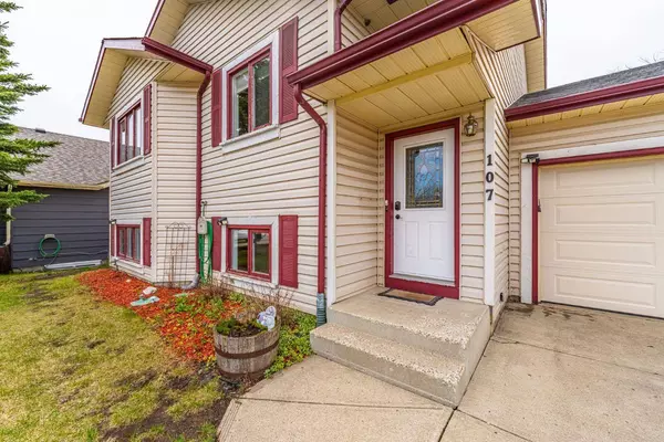 107 Downey PL, Okotoks, AB T1S1H3