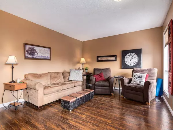 107 Downey PL, Okotoks, AB T1S1H3