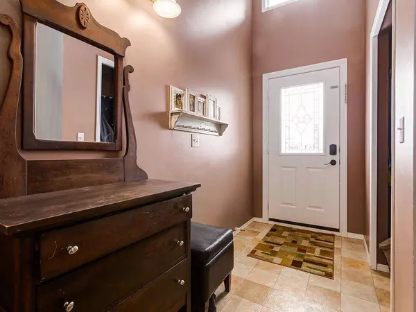 107 Downey PL, Okotoks, AB T1S1H3